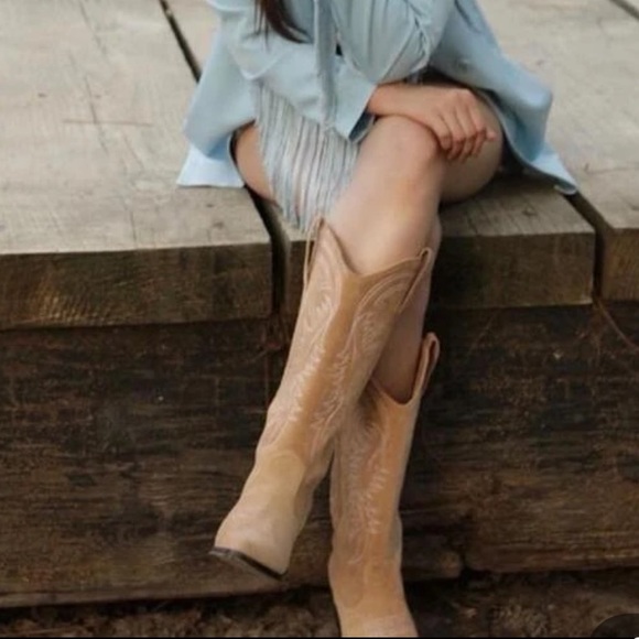 NWT Tan cowgirl boots - Picture 3 of 7